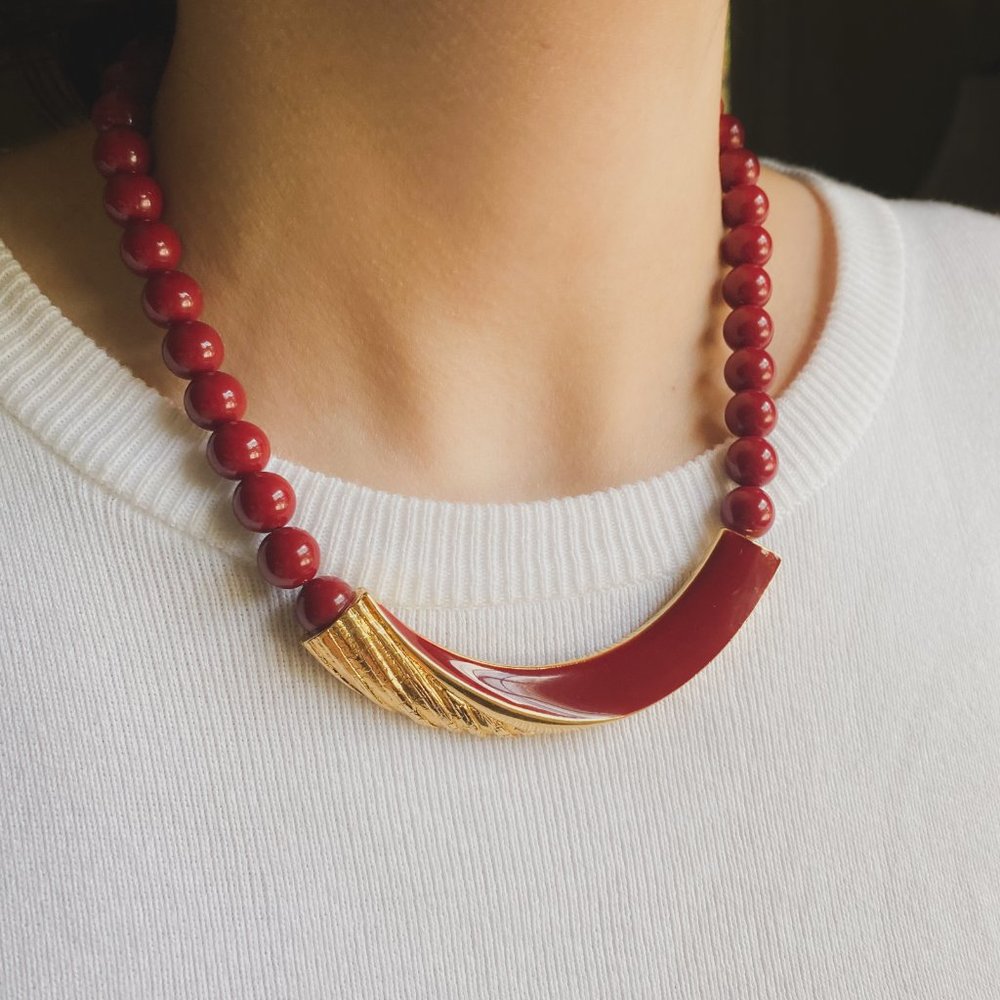 Vintage Trifari Deep Red Maroon Burgundy Enamel Beaded Gold Curve Bar Necklace